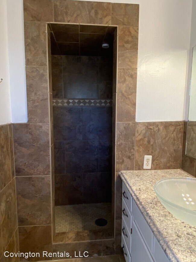 Building Photo - 3 br, 2 bath House - 204 Montrose St