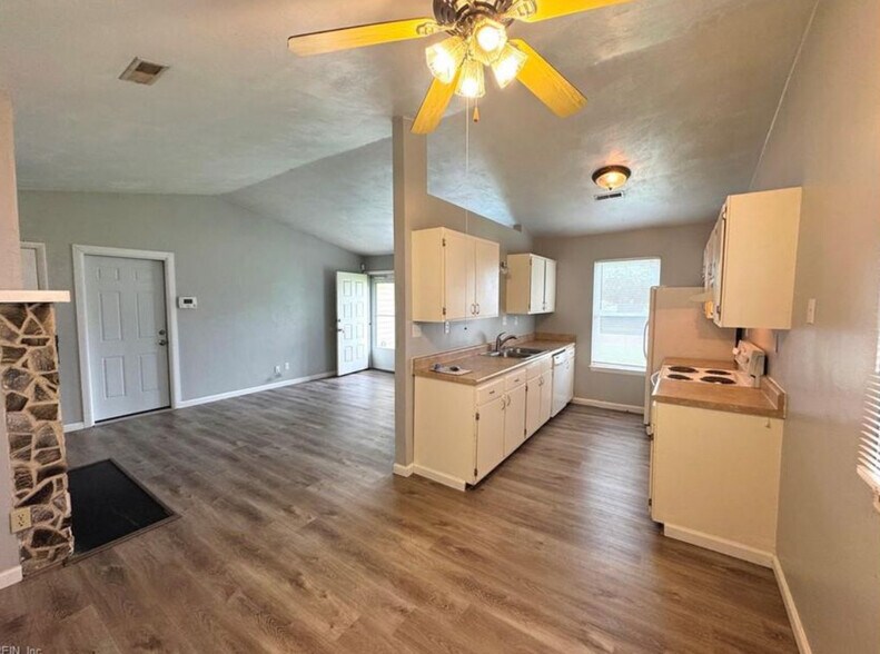Building Photo - 3836 Clearwood Ct