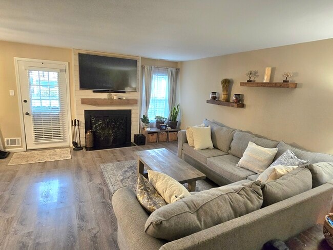 Building Photo - 9 Balsam Ct