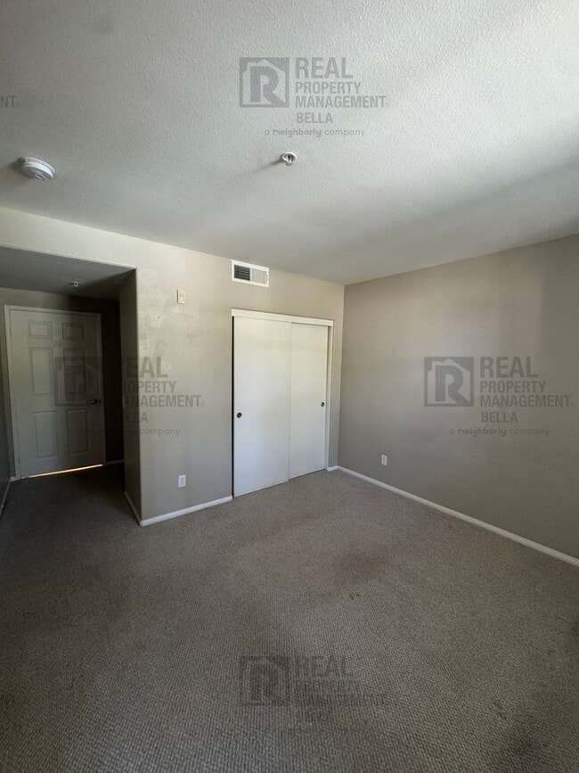 Building Photo - You won't want to miss this!