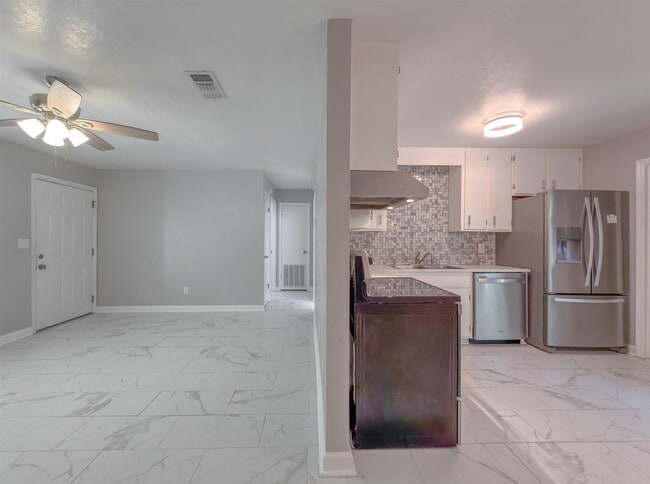 Building Photo - 520 Pasco Ct