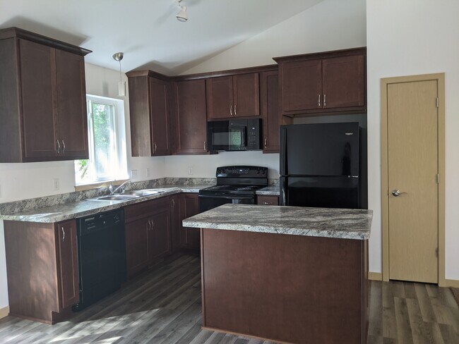 Building Photo - 819 Thompson Dr