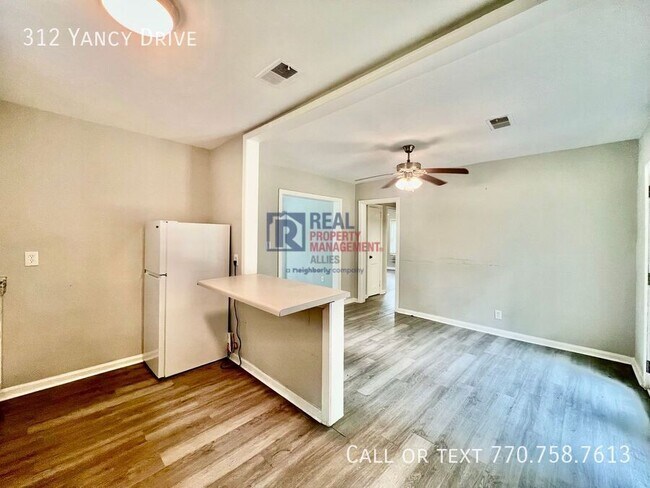 Building Photo - 312 Yancy Dr SE