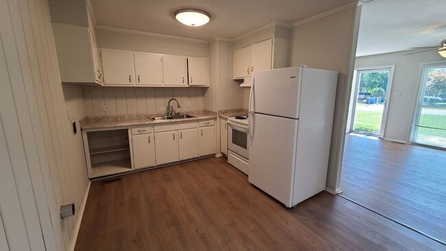 Building Photo - Cute home for rent