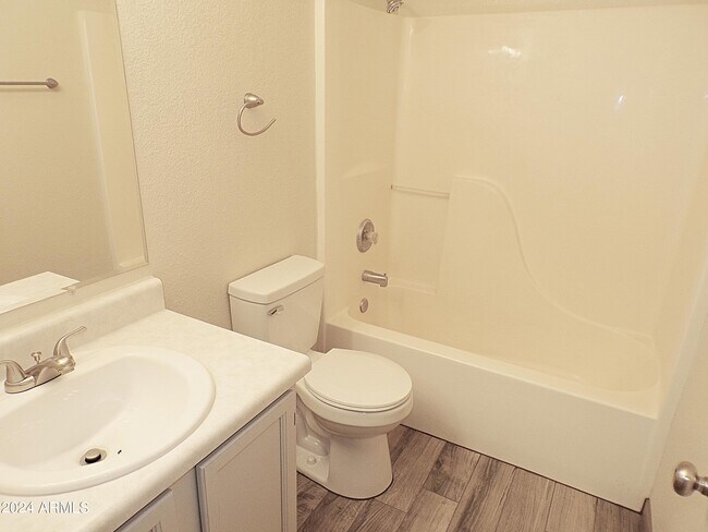 Building Photo - 4406 Buena Loma Way