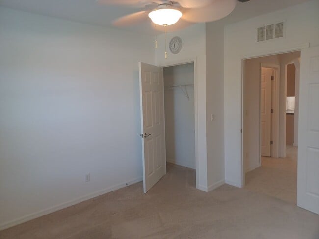 Building Photo - 2301 SW 38th Terrace