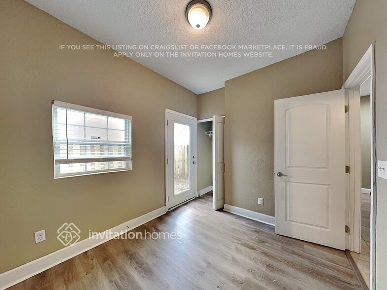 Building Photo - 410 4th St S