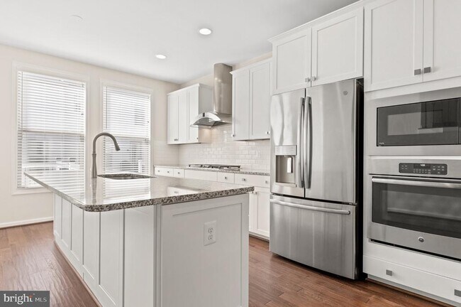 Building Photo - 42409 S Dogwood St