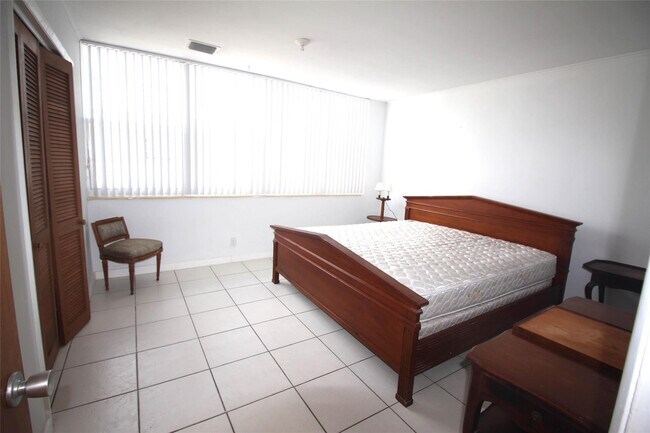 Building Photo - 3345 NE 32nd St