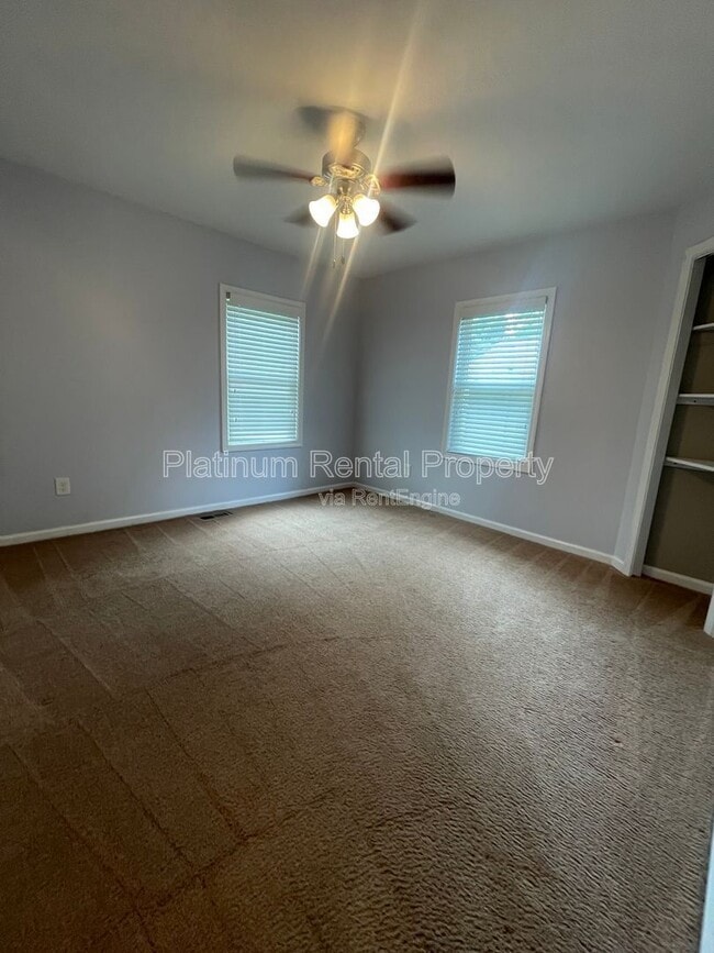 Building Photo - 2706 White Oak Dr