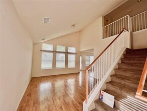 Building Photo - 1157 Kentra Dr