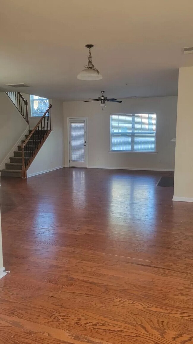 Building Photo - 107 Dellbrook St