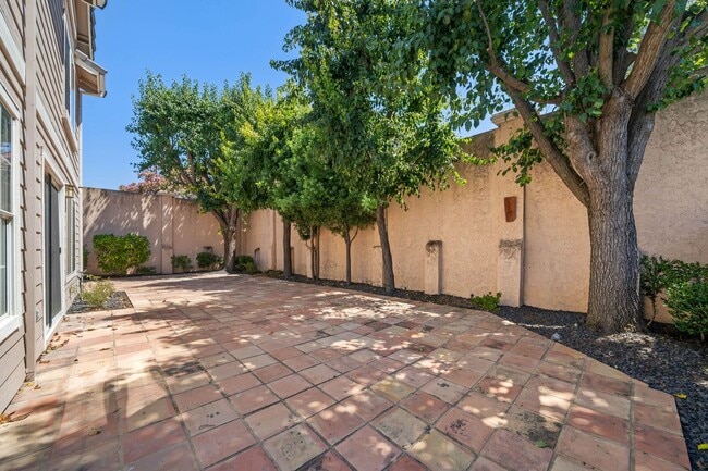 Building Photo - 3916 Promenade Way