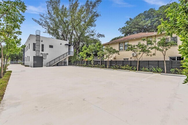 Building Photo - 753 NW 30th St