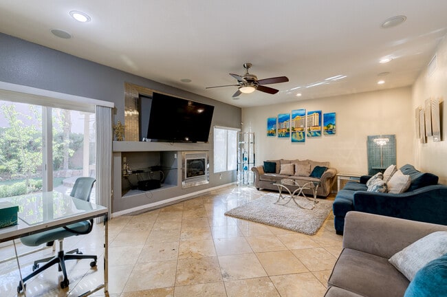 Building Photo - 7748 Jacaranda Hill Ct