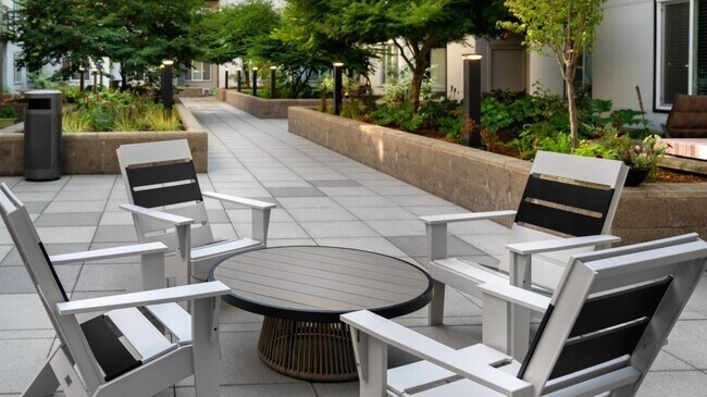 Building Photo - 1202 N 10th Pl