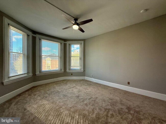 Building Photo - 1304 Delaware Ave