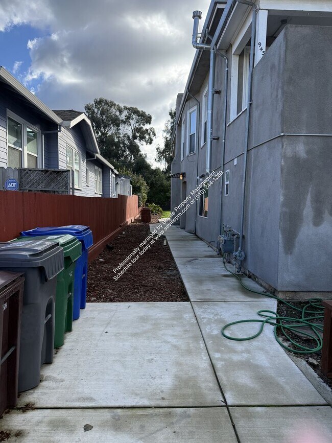 Building Photo - 943 53rd St