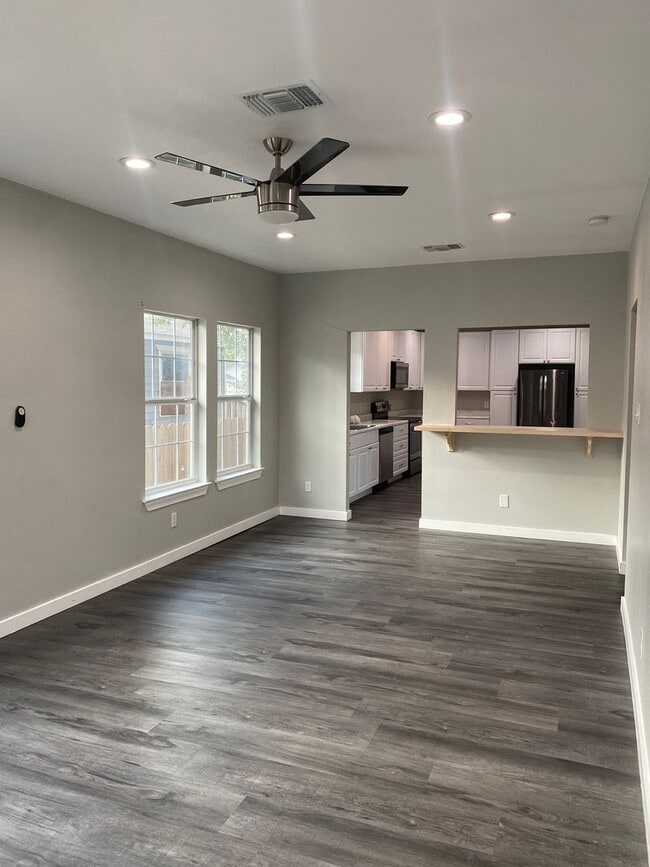 Building Photo - Renovated 3-Bedroom Home in Jefferson Heights