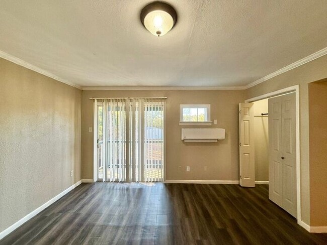 Building Photo - Almost Ready! Studio Apartment in East Tyler! 1/2 Off First Full Months Rent!