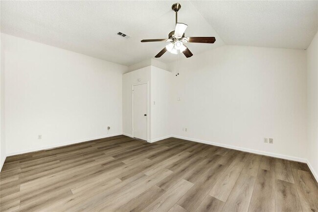 Building Photo - 2338 Bent River Dr