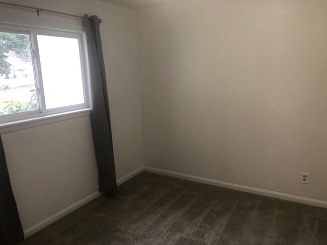 Building Photo - Lisa Johnson Duplex (LJ)