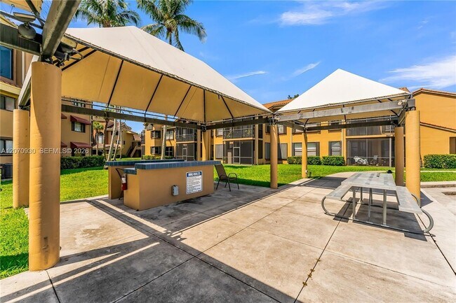Building Photo - 15563 Miami Lakeway N