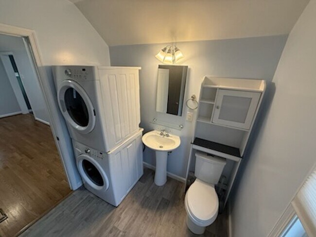 Building Photo - Hard to find Cozy 2BR Rambler!