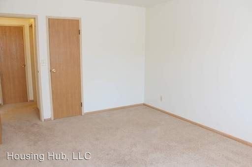 Building Photo - 701 3rd St E
