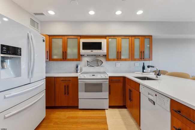 Building Photo - 323 44th St S