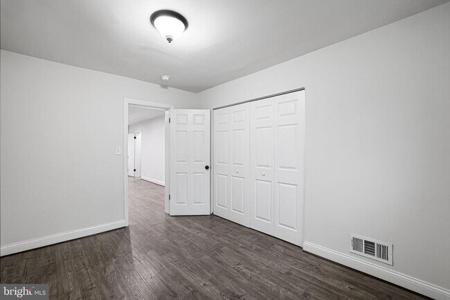 Building Photo - 3158 Westover Dr SE