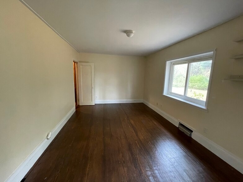 Building Photo - 362 Springtown Rd