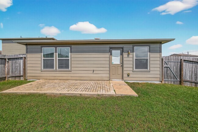 Building Photo - 2730 Skyview Silver Dr