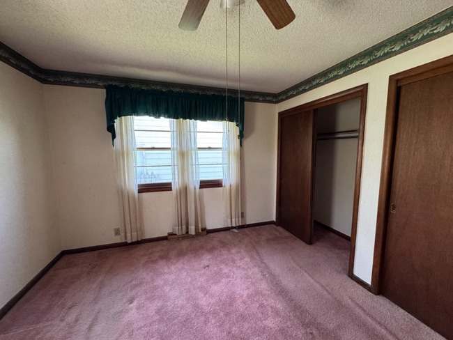 Building Photo - 4 Bed, 2 Bath Home - Apply Today!