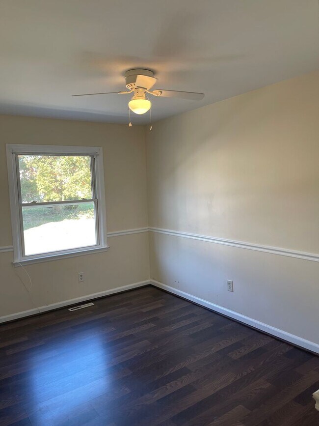 Building Photo - SOUTH STAFFORD TOWNHOME FOR RENT