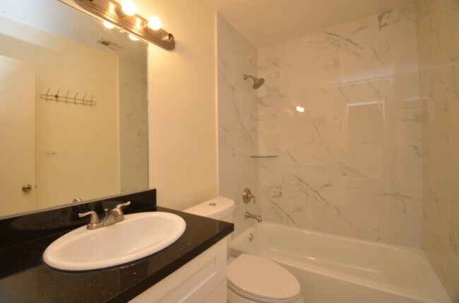 Building Photo - 4022 Belle Park Dr