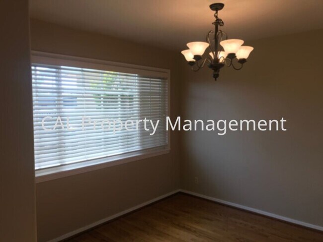 Building Photo - South Salinas 3 Bedroom, 2 Bath Home