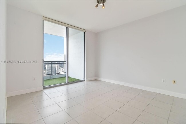 Building Photo - 90 SW 3rd St