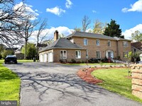 Building Photo - 10229 Holly Hill Pl