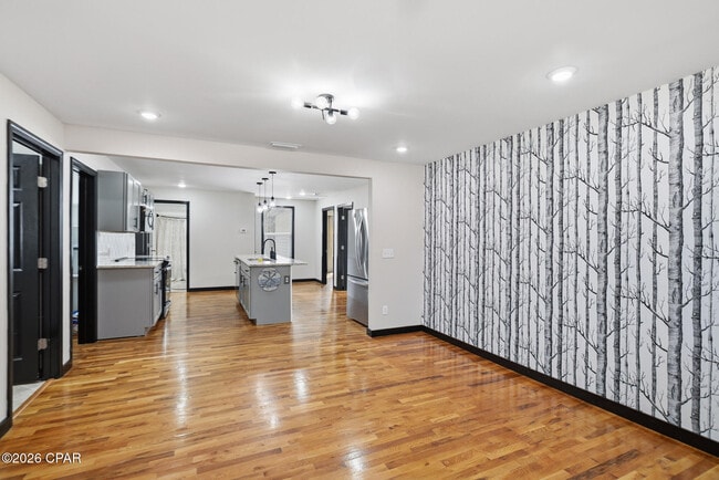 Building Photo - 1808 Chestnut Ave