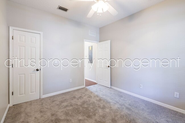 Building Photo - Spacious 4/3 in Independence Available Now!