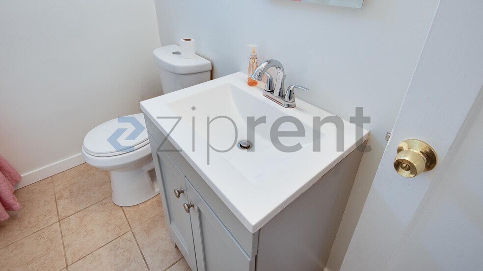 Building Photo - 812 Humboldt St