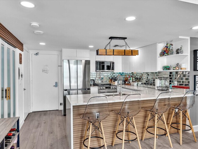 Building Photo - 665 NE 25th St