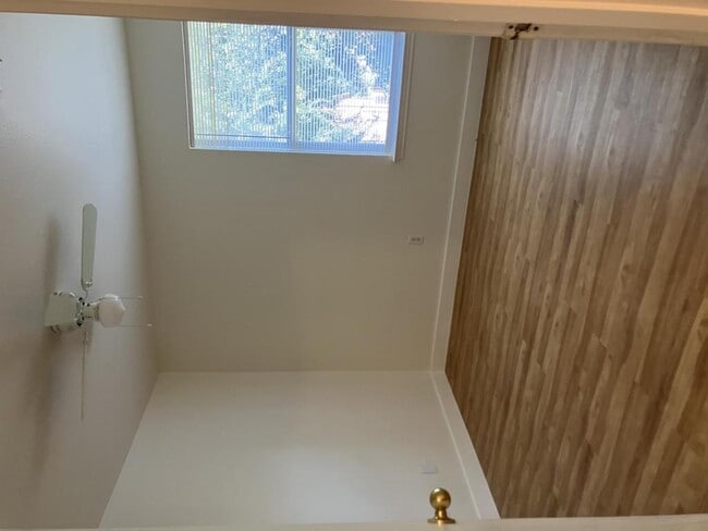 Building Photo - 1208 Village Garden Dr