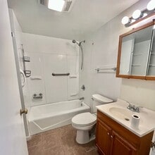 Building Photo - 118 Grove St