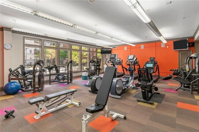 Building Photo - 903 Providence Pl