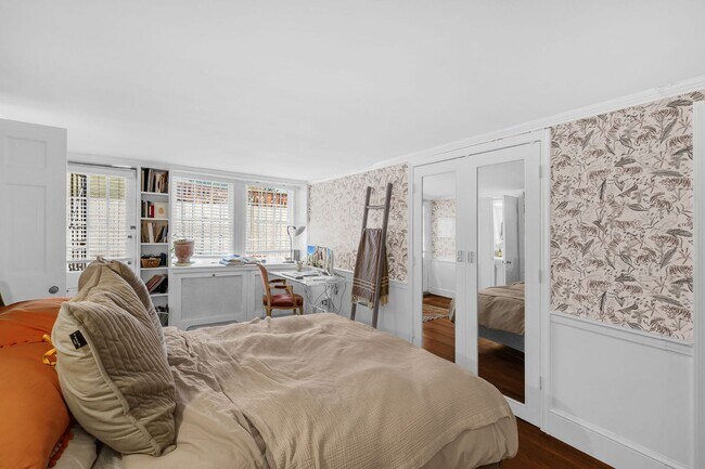 Building Photo - Charming and light-filled garden condo in ...