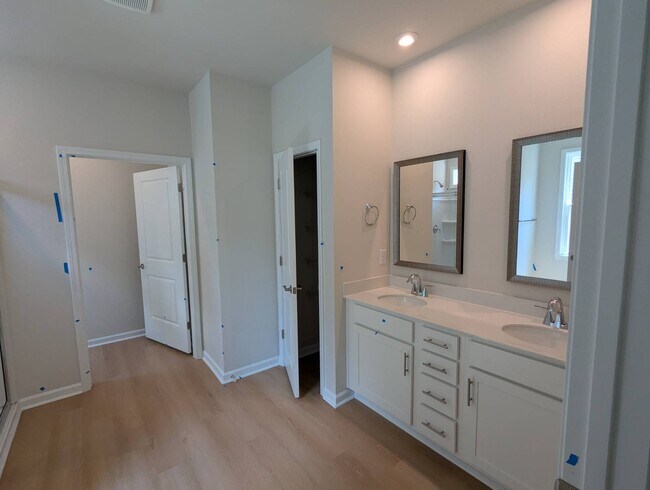 Building Photo - 3099 Blenheim Ct