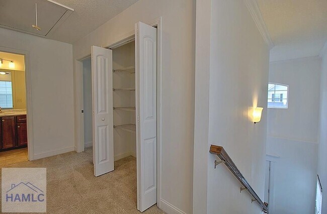 Building Photo - 188 Grandview Dr