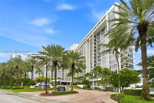 Building Photo - 10275 Collins Ave